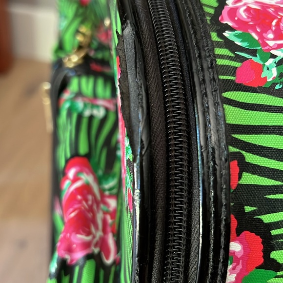 Fun Fun Betseyville Floral Rolling Suitcase - Picture 16 of 16